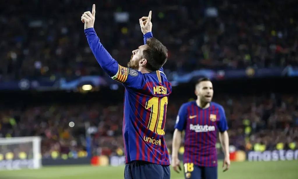  门兴格拉德巴赫定位球发威，头球接力破门锁定胜局