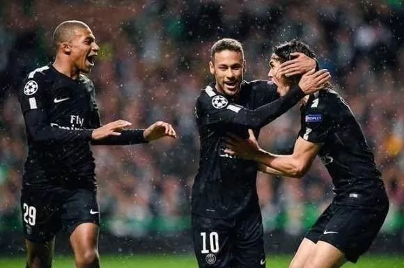  门兴格拉德巴赫传控打法惊艳德甲联赛